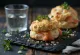 Scones med røkelaks, gyllenbrune kaker med sprø topp
