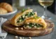 Spanakopita med kylling, gyllenbrun, sprø deig og rikt spinat- og kyllingfyll