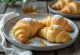 Sprø croissant drysset med melis