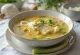 Psarosoupa med purre, rik fiskesuppe servert med fersk olivenolje og sitronsaft