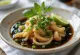 Dill-, lime- og balsamicosaus servert