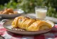 Fersk börek med potet servert