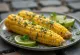 Elote med koriander – fersk mais servert med koriander, ost og rømme