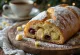 Stollen med kaffe og hvit sjokolade i skiver servert