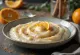 Kanel-, appelsin- og kokossaus servert